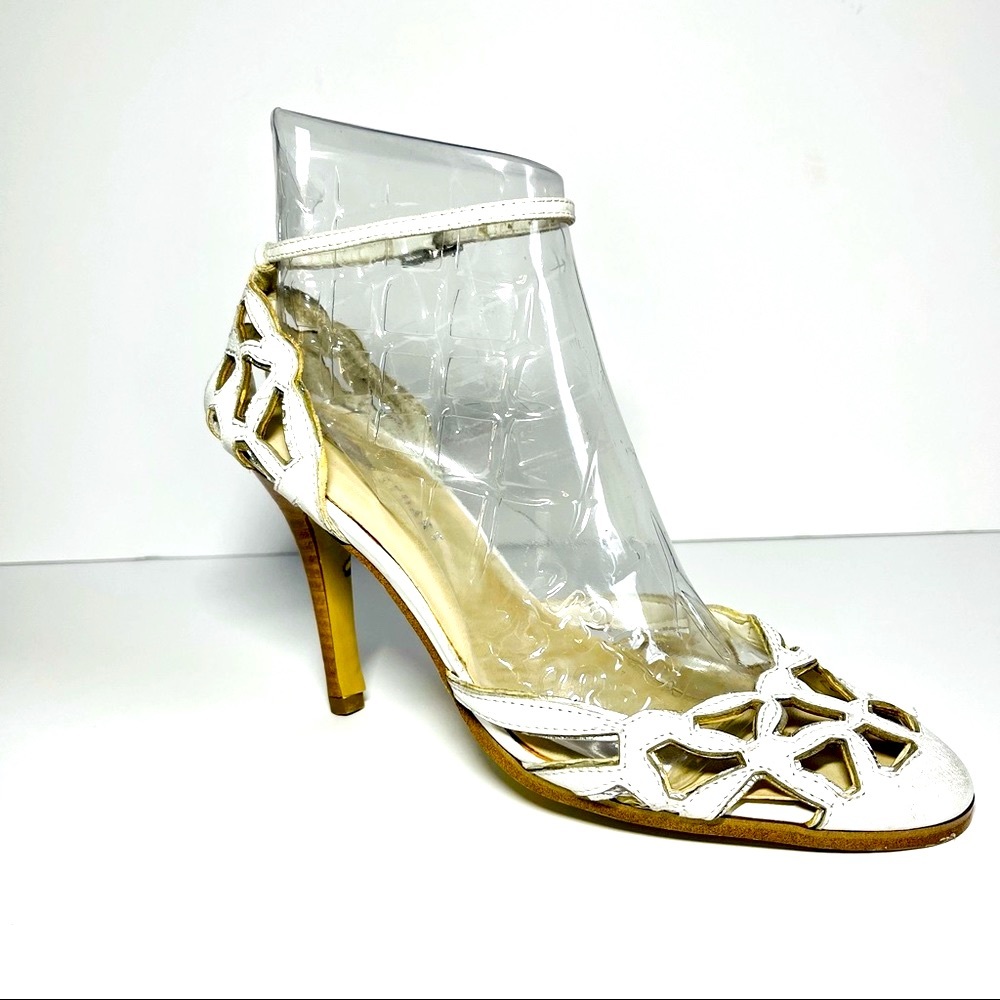 Colin Stuart White Mary Jane Style with Discrete Silver Trimming NWOT
